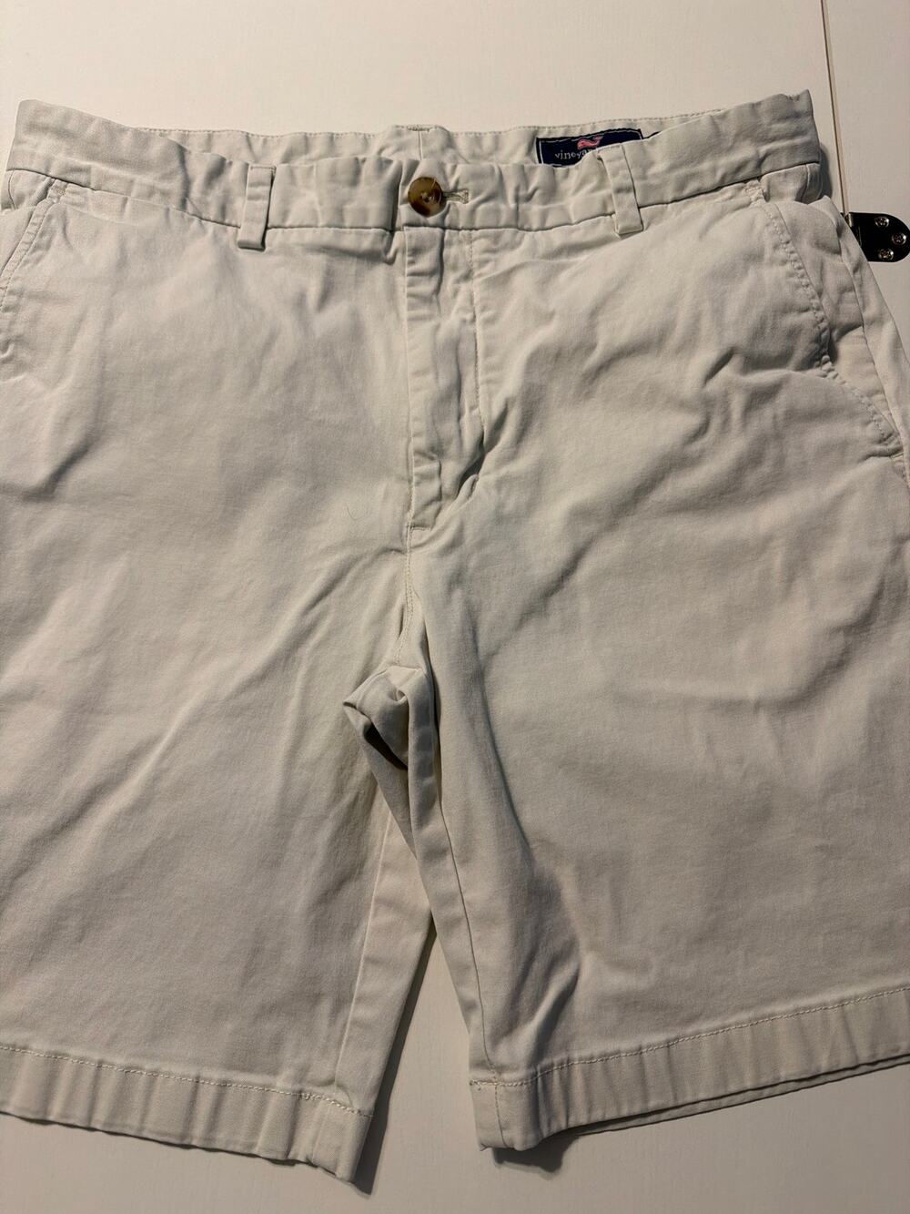 Men’s Sz 34 Khaki Vineyard Vines breaker shorts
